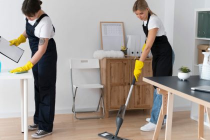 tips-for-maintaining-cleanliness-between-professional-commercial-cleanings